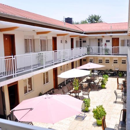 Sandton Hotel Kasese Extérieur photo