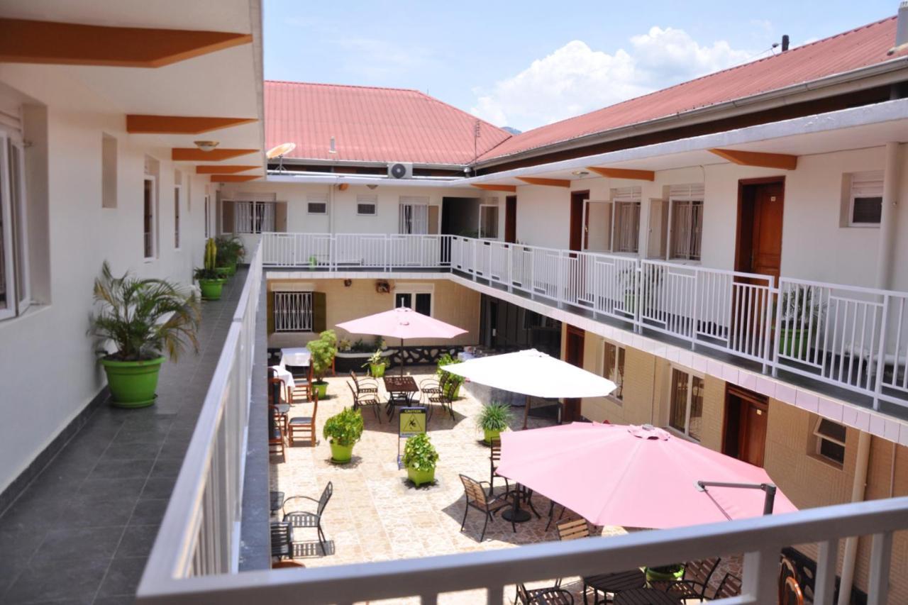 Sandton Hotel Kasese Extérieur photo