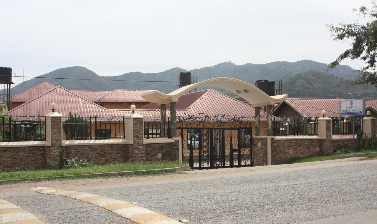 Sandton Hotel Kasese Extérieur photo