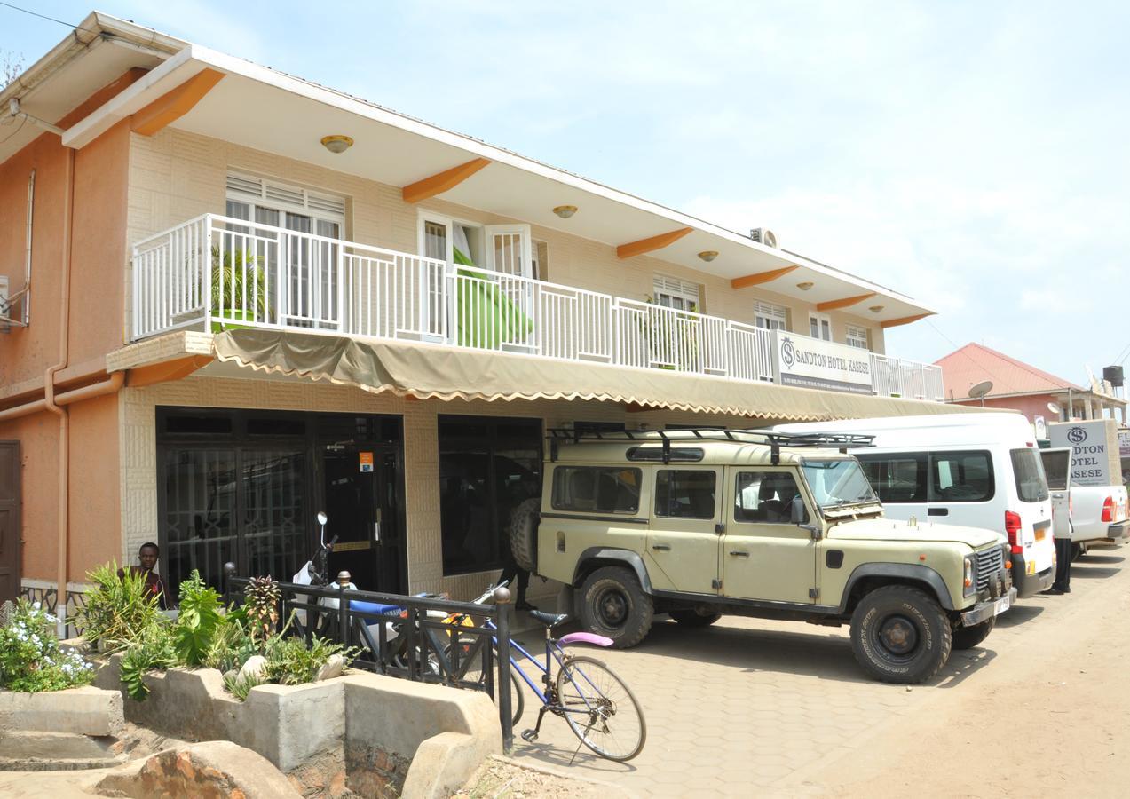 Sandton Hotel Kasese Extérieur photo