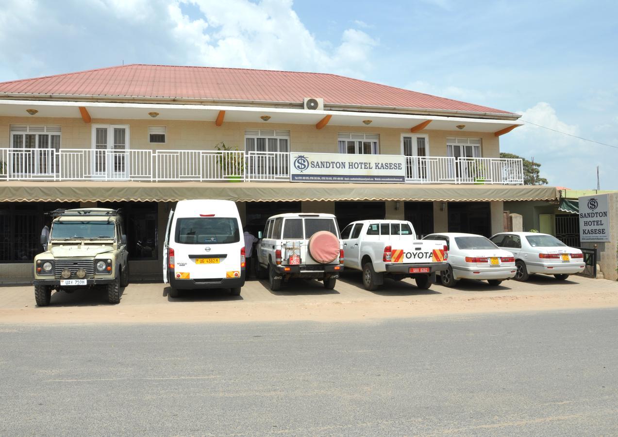 Sandton Hotel Kasese Extérieur photo