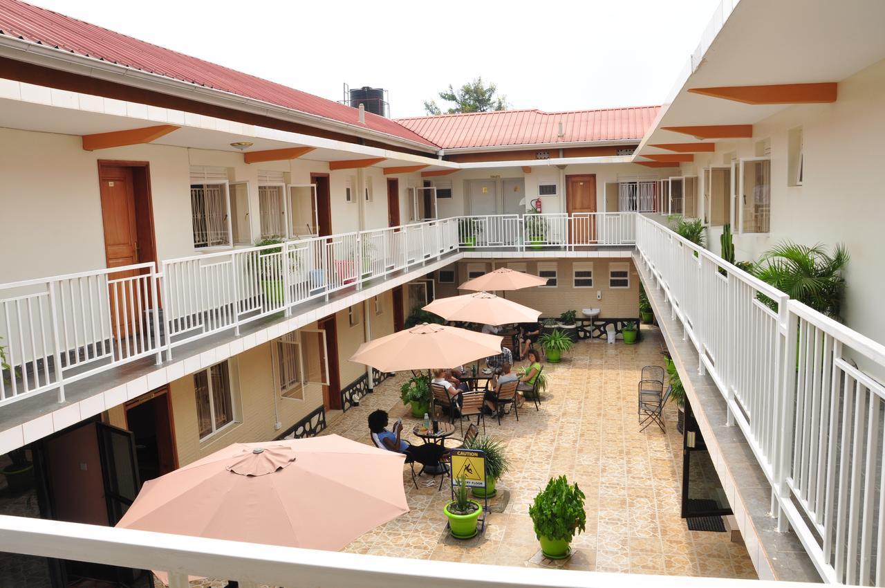 Sandton Hotel Kasese Extérieur photo